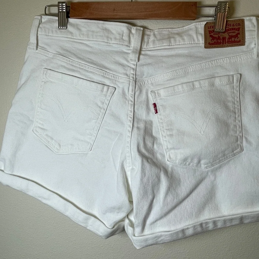 Levi Strauss & Co Women's‎ White Denim Mid Legnth Shorts Mid Rise W31